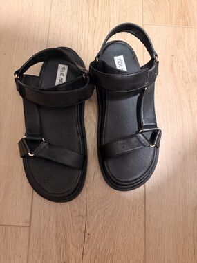 Steve Madden Black Leather Matina Platform Sandals